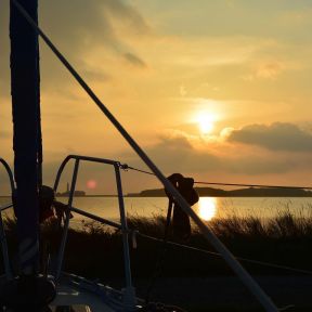 Sharing with you a beautiful sunset with a view of the Flügge lighthouse from the end of last season. We are so excited to start exploring again. There are still some points on our todo list but hopefully we can cast the lines soon! ⛵️  #sailing #letsexplore #tridentmarine #warrior40 #sailinginstagram #letsgo #balticsea #sunset #sailboat #sailboatlife #tinyhome #sailorslife #boatlife #sailingmemories #slowtravel #fehmarn