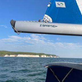 Although the tour boats in Sassnitz canceled their trips due to the wavy sea state 🌊, we both got itchy to leave Germany and head to Bornholm 🇩🇰. The wind forecast looked good so off we went. As we were strong on the wind for the passage the waves slowed us down a bit, so it took us about 12 hours ⛵️. Halfway, we passed one of the big offshore wind parks with its supply vessels which gave us the funny feeling not to be alone in the middle of the Baltic Sea. After the long day, we were so happy we made it to Rønne, Bornholm after all the planning of the last weeks 🌅.  #sailing #letsexplore #tridentmarine #warrior40 #sailinginstagram #letsgo #balticsea #sailboat #sailboatlife #tinyhome #sailorslife #sailinglife #boatlife #sailingmemories #slowtravel #travelbyboat #bornholm
