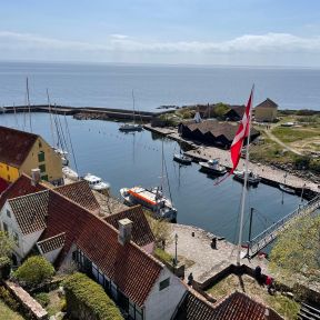 What a special place just less than 10 nautical miles away from Bornholm! ⛵️ At first, we felt a bit overwhelmed by the many boats and people on the island but in the evening when most of the tourists leave for the day, Christiansø and Frederiksø show their true beauty and it feels like you have the islands almost to yourself. 🌅 Only about 100 people permanently live on the islands. We loved our visit to the local museum and learned more about its habitants and unique history as a military base. Today it feels very peaceful on the islands. Our highlight was the seal colony 🦭 which can be spotted from Fredriksø and we could have watched them dozing in the sun for hours. Can you hear them in the background? If you visit by boat and you like it a little calmer away from the crowds, you should consider staying on Fredriksø either in the south half of the harbor on the opposite side of the main pier (but make sure to approach with caution as it can get shallow) or north of the bridge where there is a small pier with 4 buoys and reasonable depth. Although in strong winds it’s not as protected as the main pier on Christiansø, you’ll have a lovely view from there. ⚓️  #sailing #letsexplore #tridentmarine #warrior40 #sailinginstagram #letsgo #balticsea #sailboat #sailboatlife #tinyhome #sailorslife #sailinglife #boatlife #floatinghome #liveaboards #slowtravel #travelbyboat #bornholm #staysalty #christiansø #ertholmene